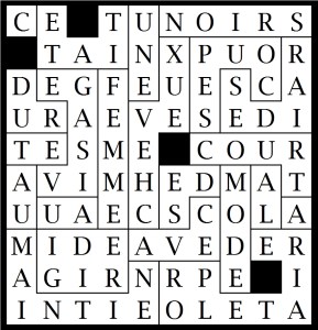 C'ETAIT UNE FEMME AU VISAGE DUR ET AU MAINTIEN RIGIDE AVEC DES CHEVEUX NOIRS RAIDES COUPES COURT A LA MODE PROLETAIRE