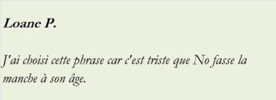 NO EST ASSISE PAR TERRE APPUYEE CONTRE UN POTEAU ELLE A DEPOSE DEVANT SES PIEDS UNE BOITE DE THON VIDE-com2