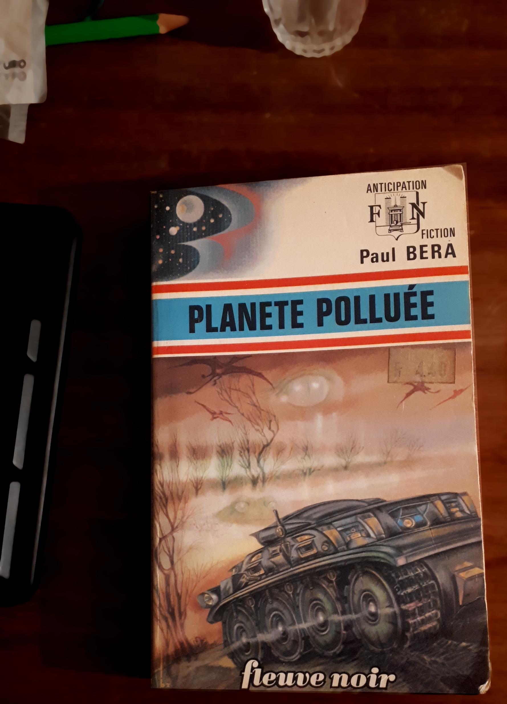 Planète polluée - couverture